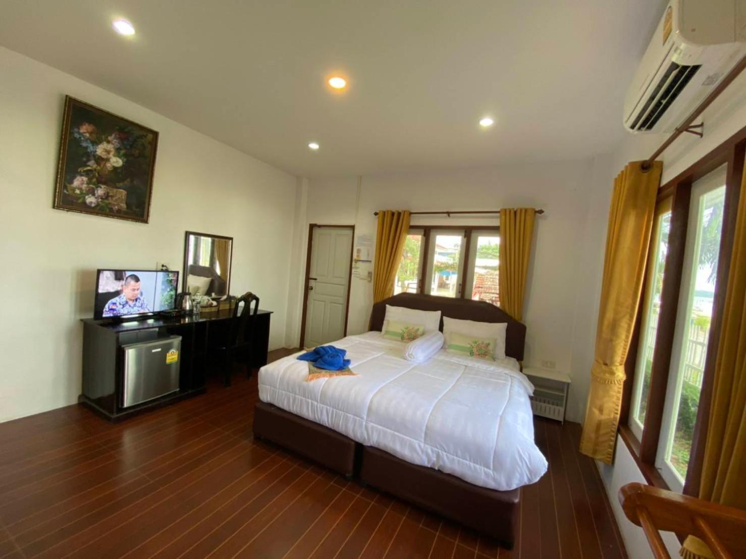 Baan Golden Resort & Residences Сам Рой Йот Екстериор снимка
