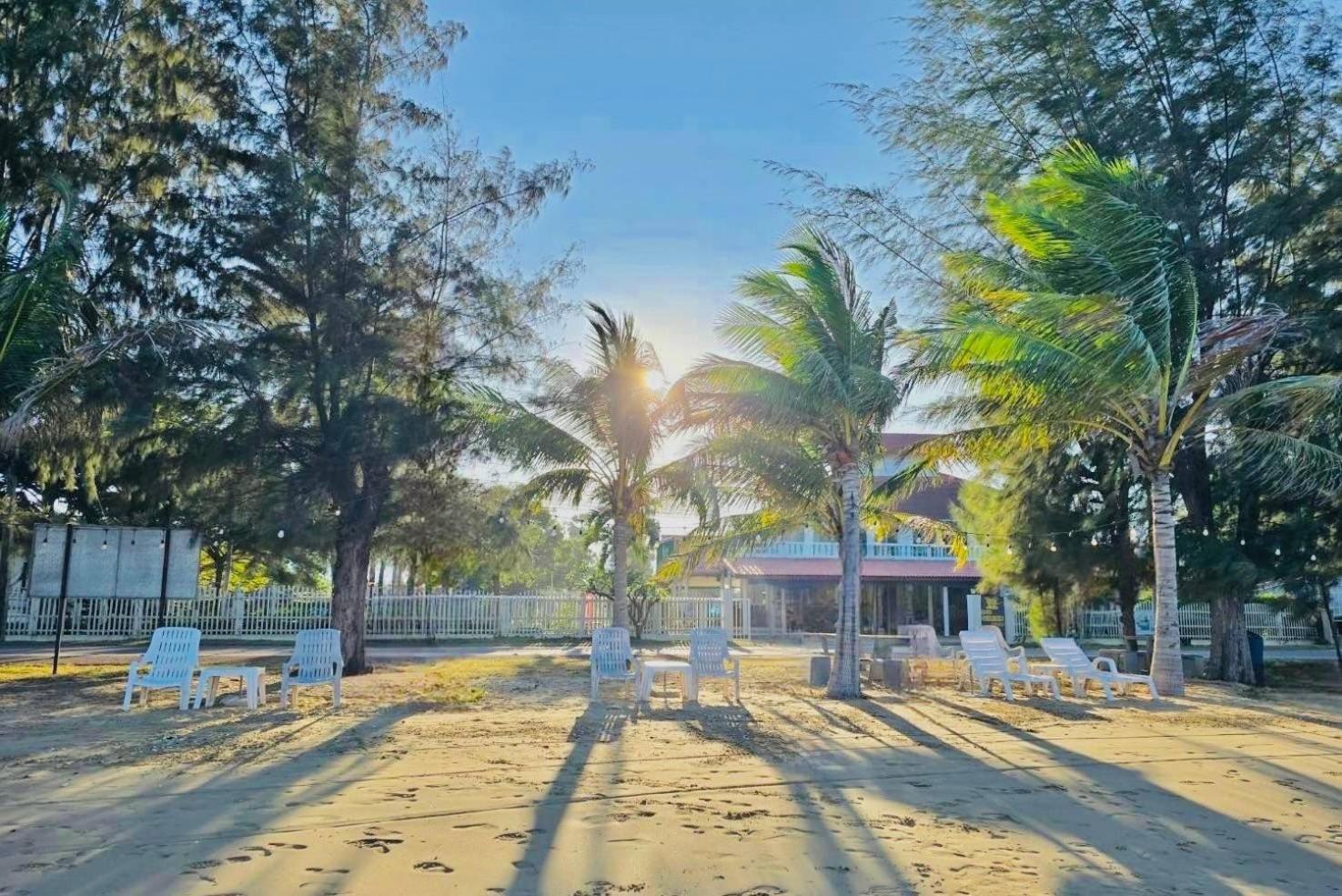 Baan Golden Resort & Residences Сам Рой Йот Екстериор снимка