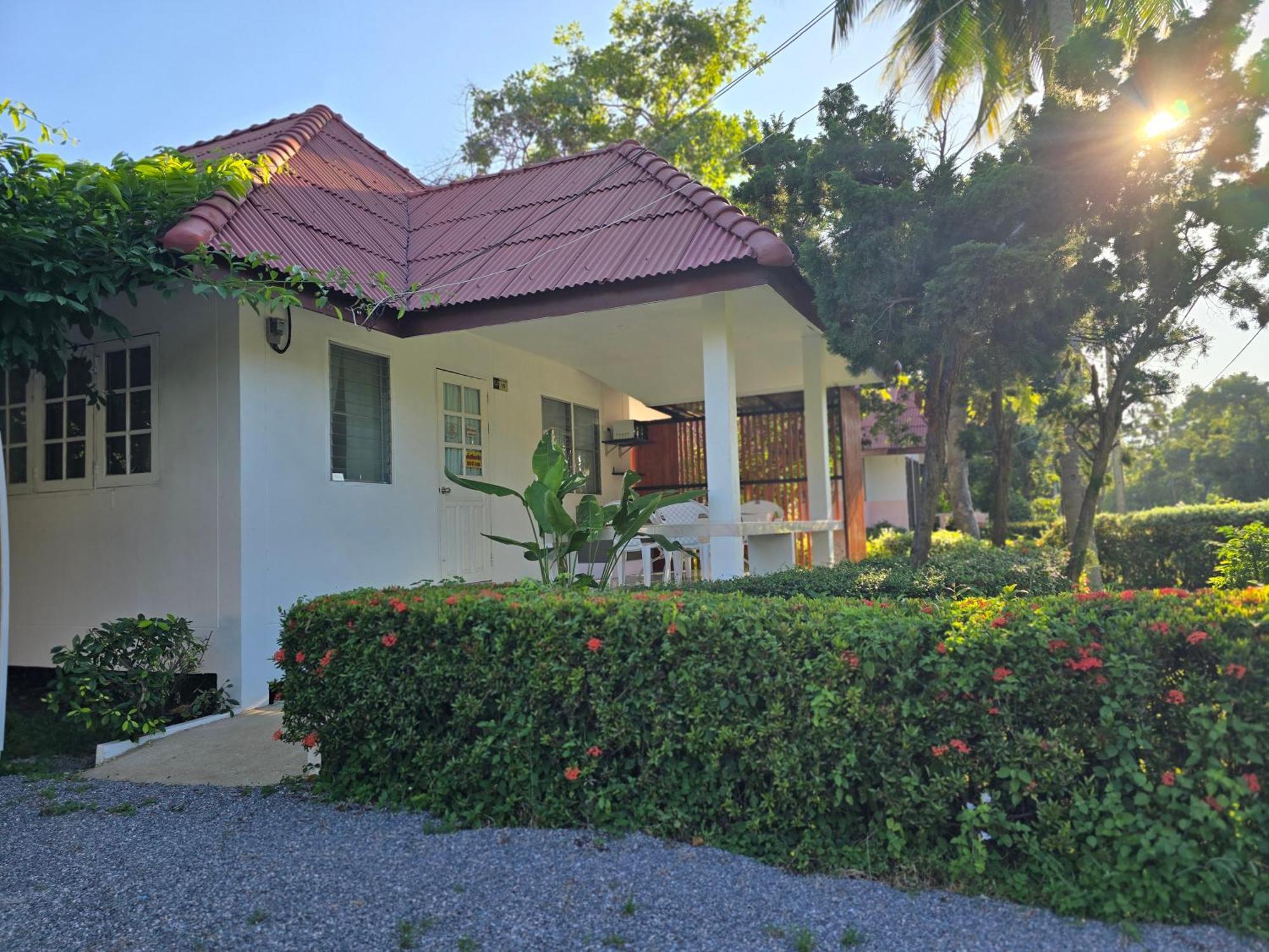 Baan Golden Resort & Residences Сам Рой Йот Екстериор снимка