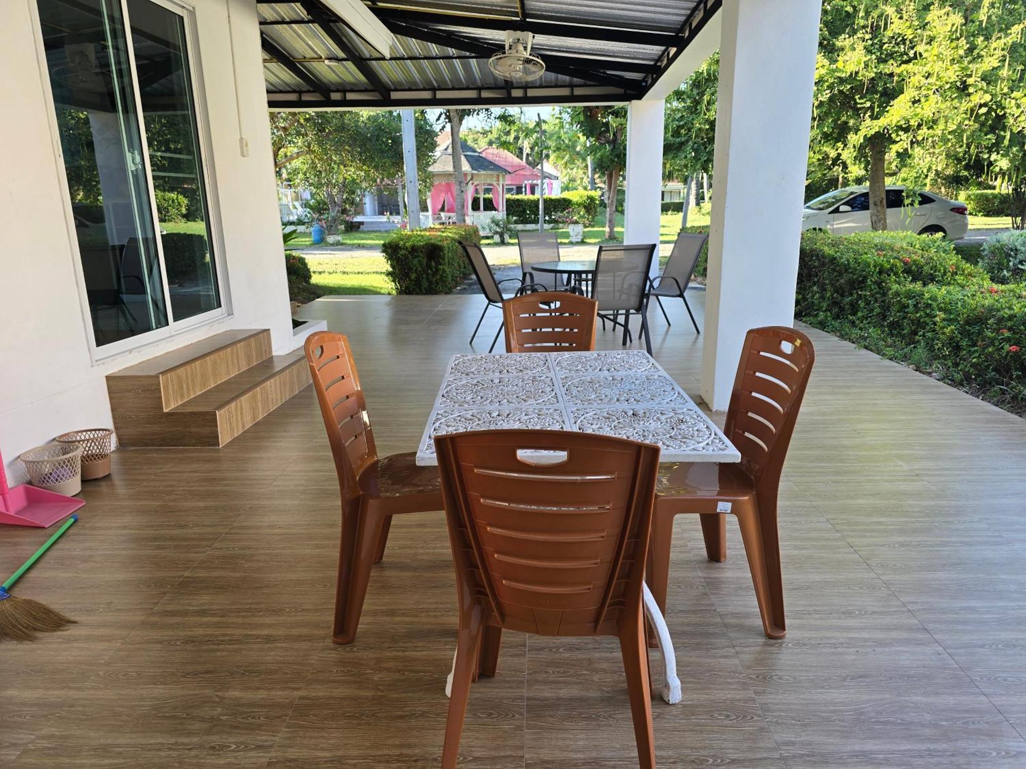 Baan Golden Resort & Residences Сам Рой Йот Екстериор снимка