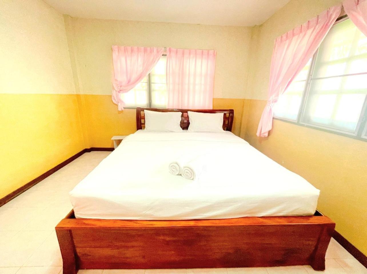Baan Golden Resort & Residences Сам Рой Йот Екстериор снимка
