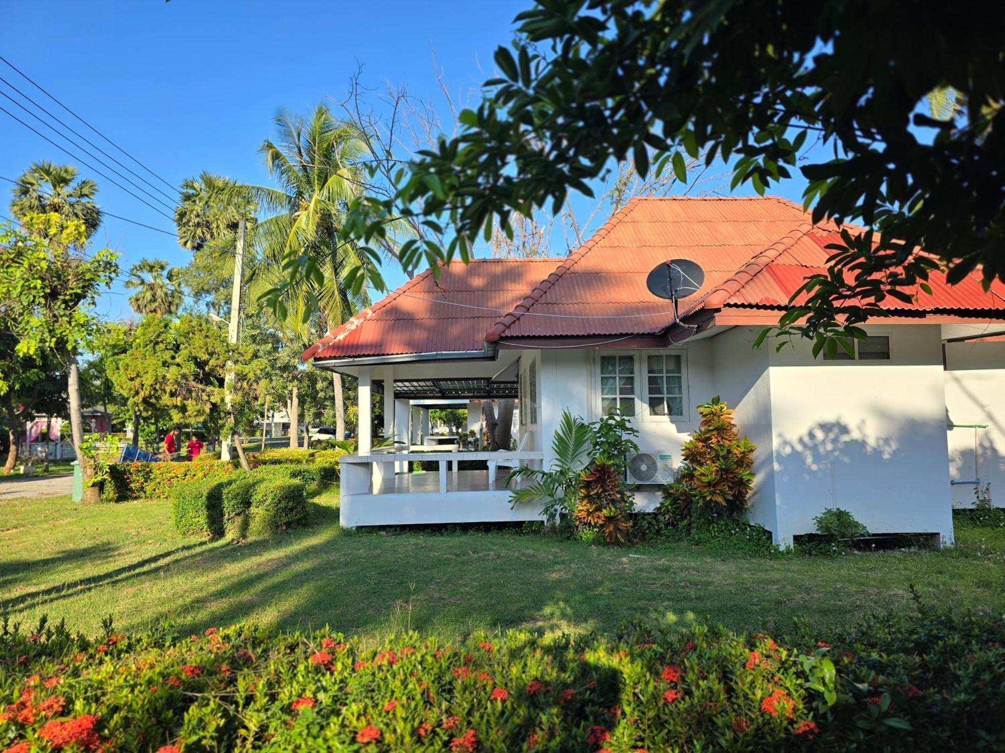 Baan Golden Resort & Residences Сам Рой Йот Екстериор снимка