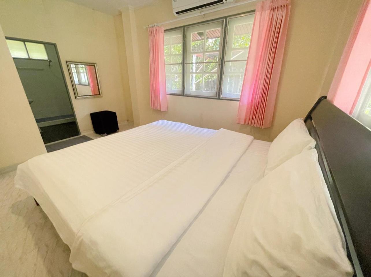 Baan Golden Resort & Residences Сам Рой Йот Екстериор снимка