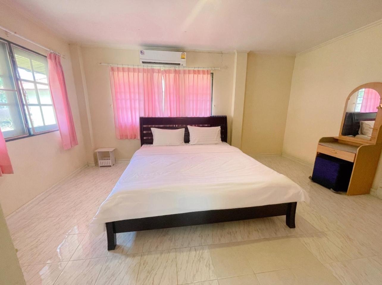 Baan Golden Resort & Residences Сам Рой Йот Екстериор снимка